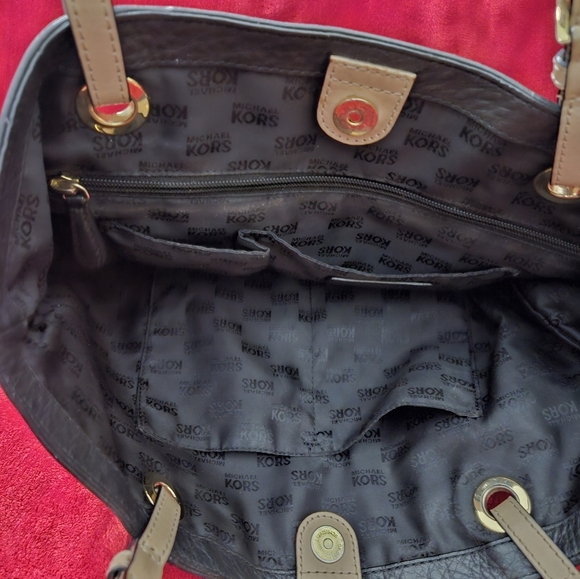 Michael Kors Jet Set Black Leather Tote - Picture 10 of 15